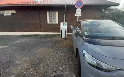 Borne de recharge pour véhicule électrique